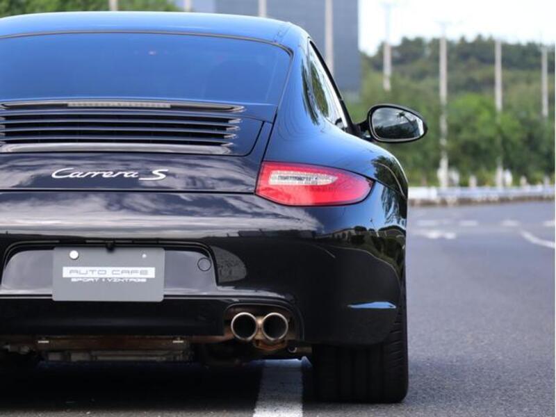 911