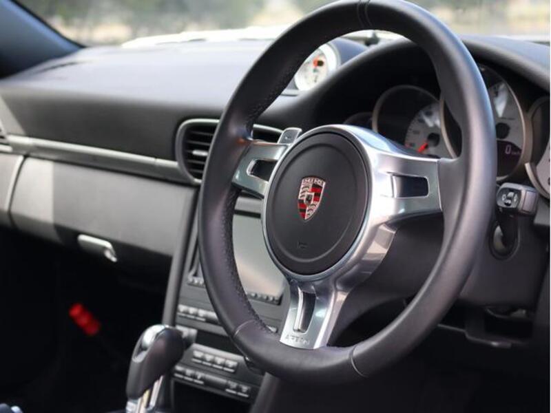 911
