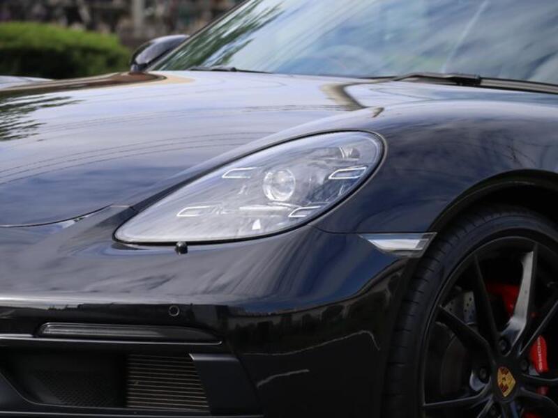 718 CAYMAN
