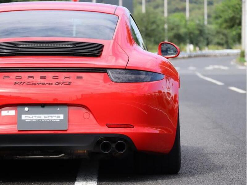 911