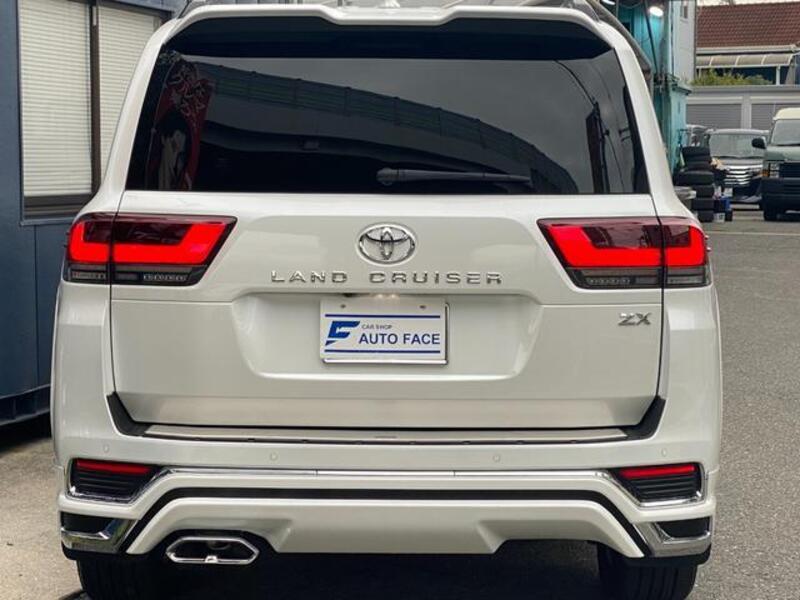 LAND CRUISER