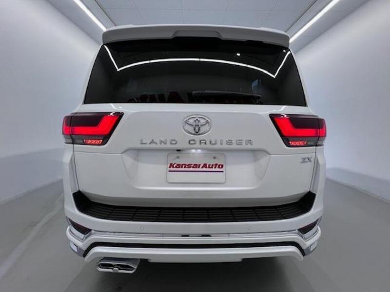 LAND CRUISER