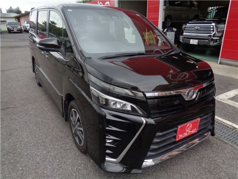 TOYOTA VOXY