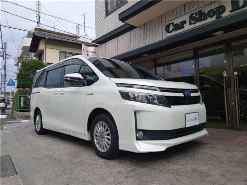 TOYOTA VOXY