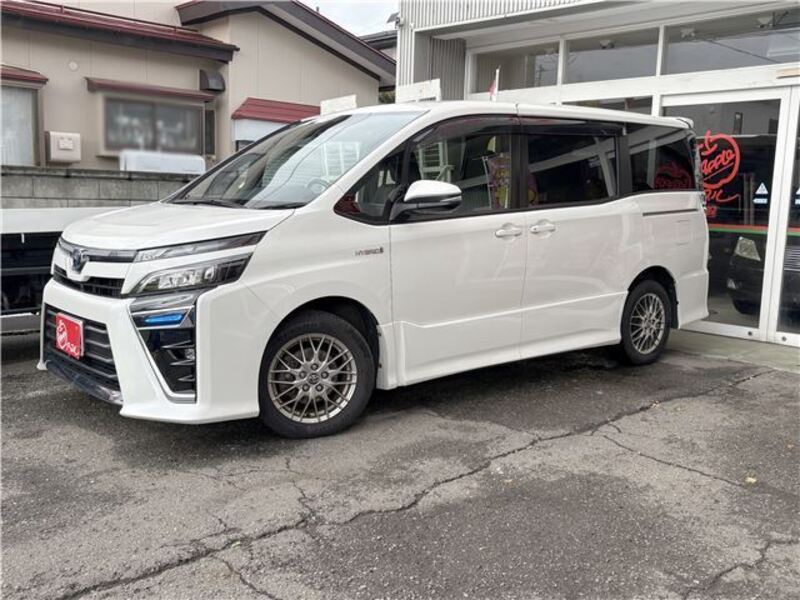 TOYOTA VOXY