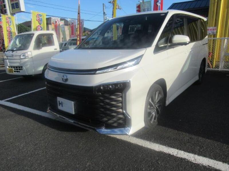 TOYOTA VOXY