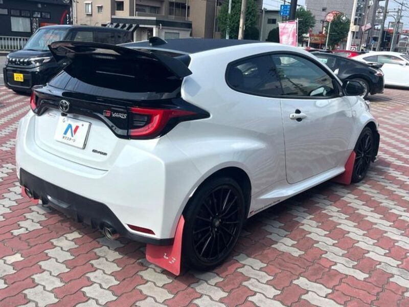 GR YARIS
