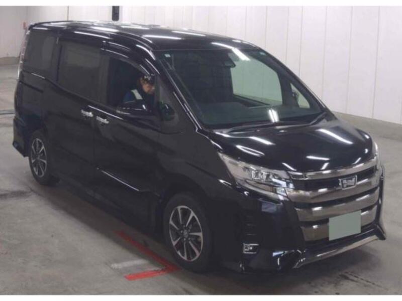TOYOTA NOAH