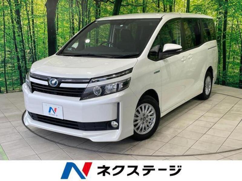 TOYOTA VOXY