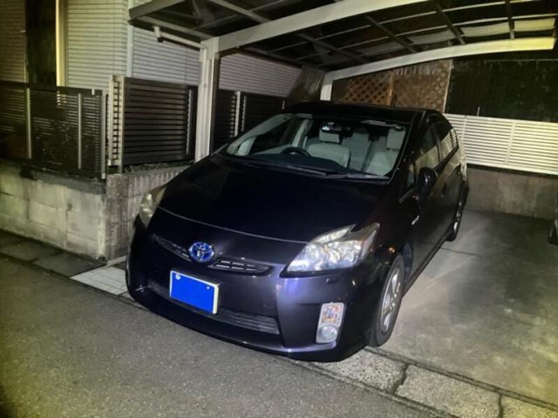 TOYOTA PRIUS