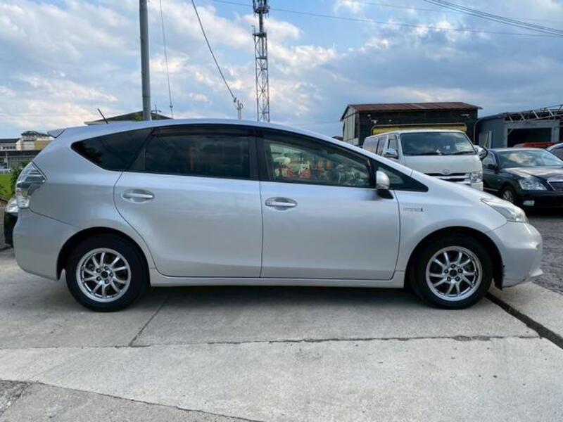 PRIUS ALPHA
