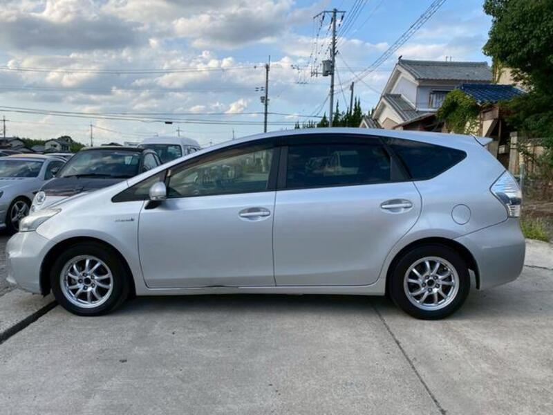 PRIUS ALPHA