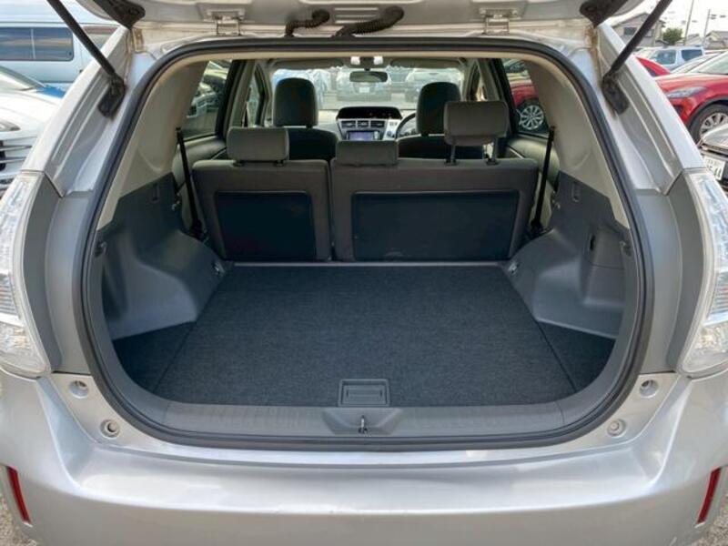 PRIUS ALPHA