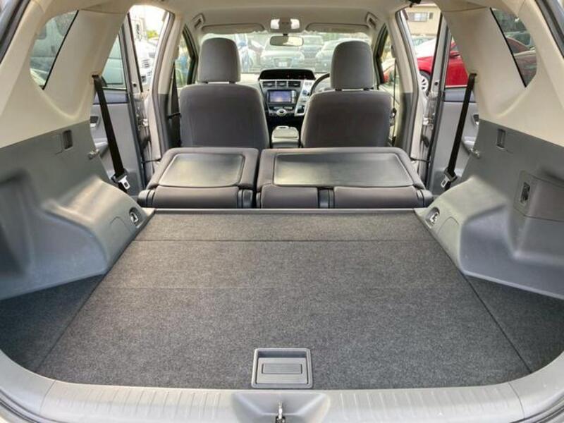 PRIUS ALPHA