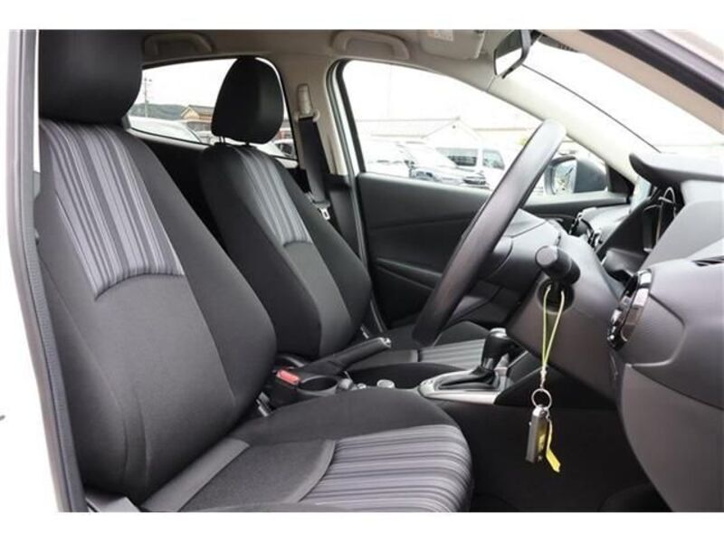 MAZDA2