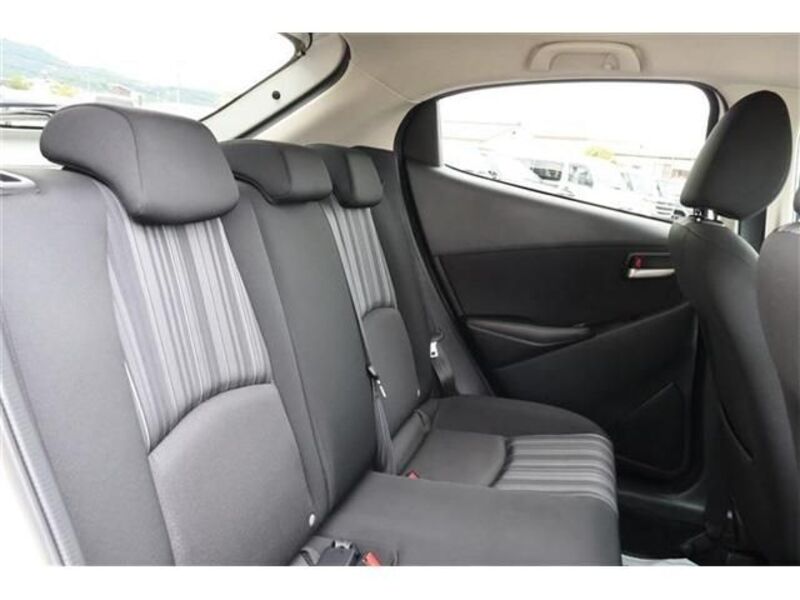 MAZDA2