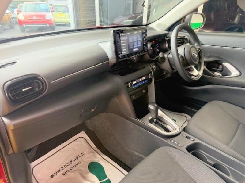 YARIS CROSS