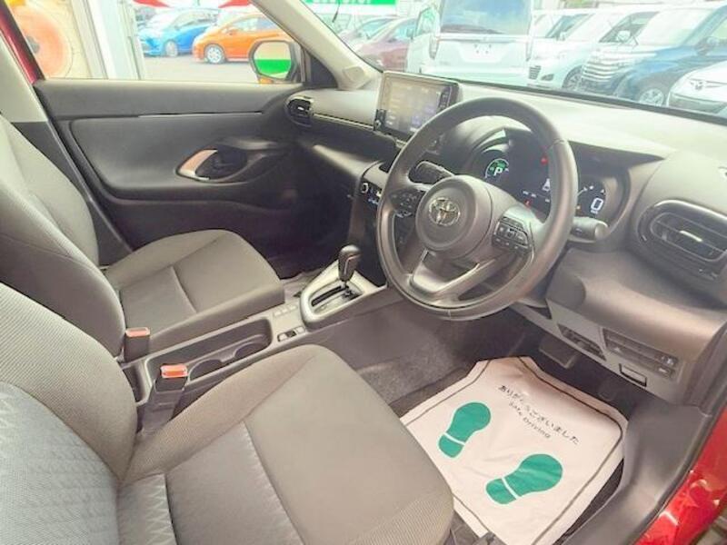 YARIS CROSS