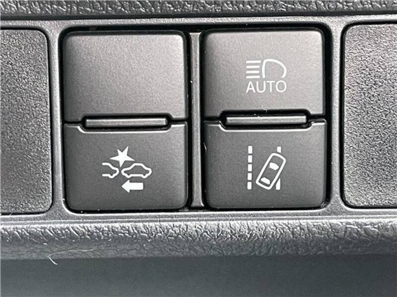 COROLLA AXIO