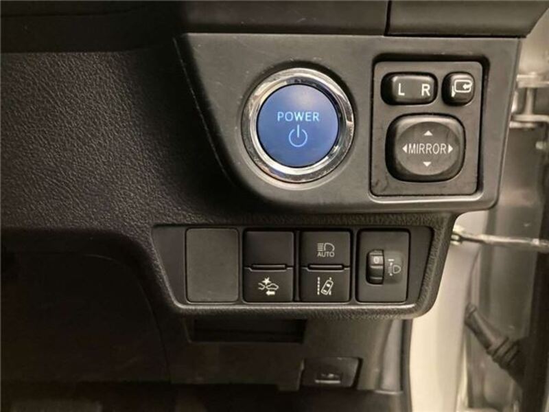 COROLLA AXIO