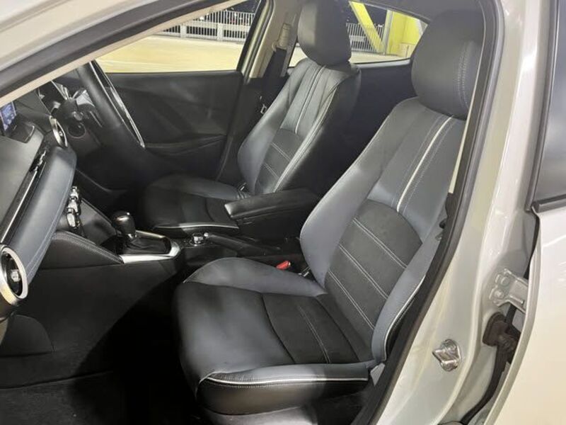 MAZDA2