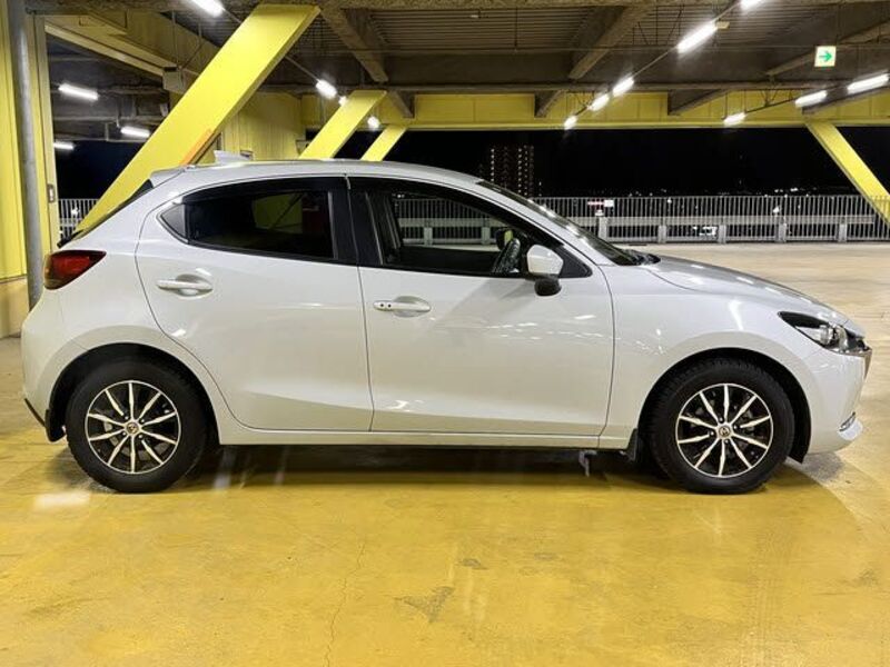 MAZDA2