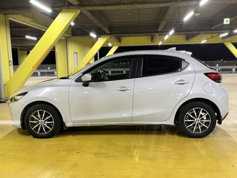 MAZDA2