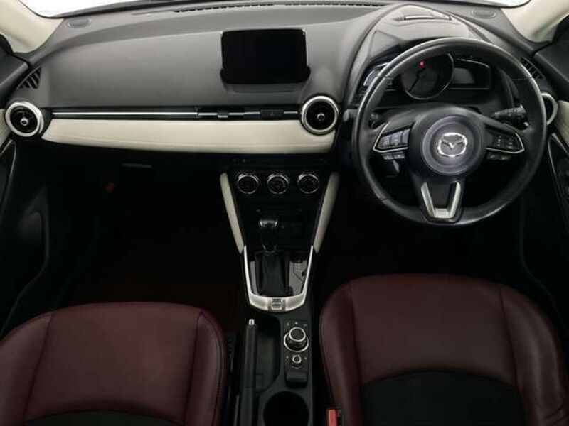 MAZDA2