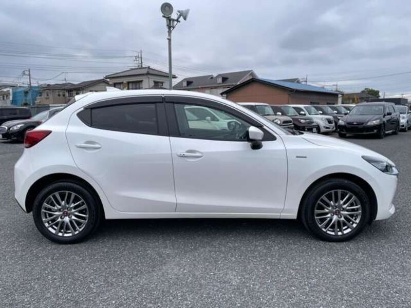 MAZDA2