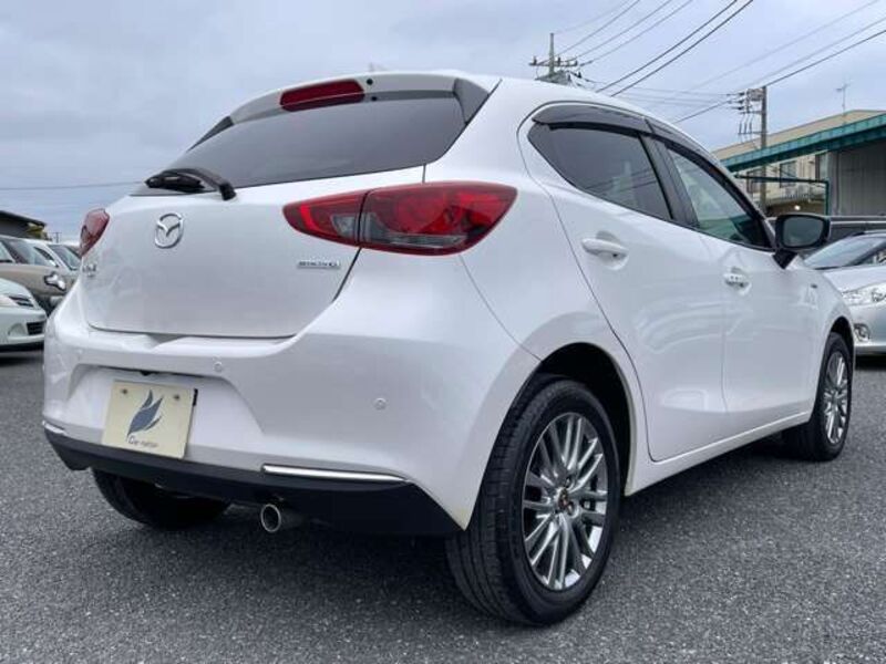MAZDA2