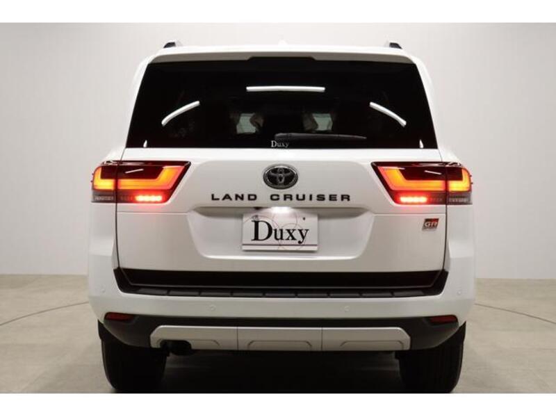 LAND CRUISER