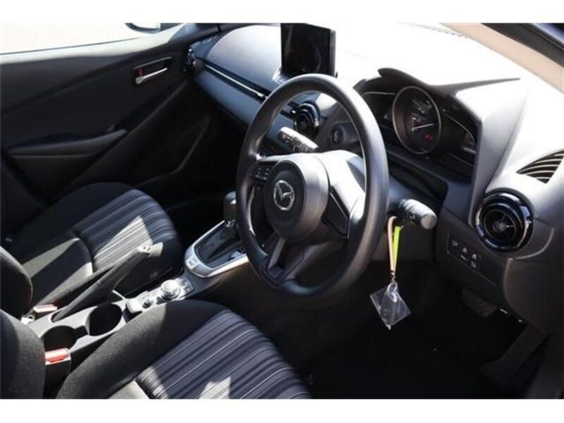 MAZDA2