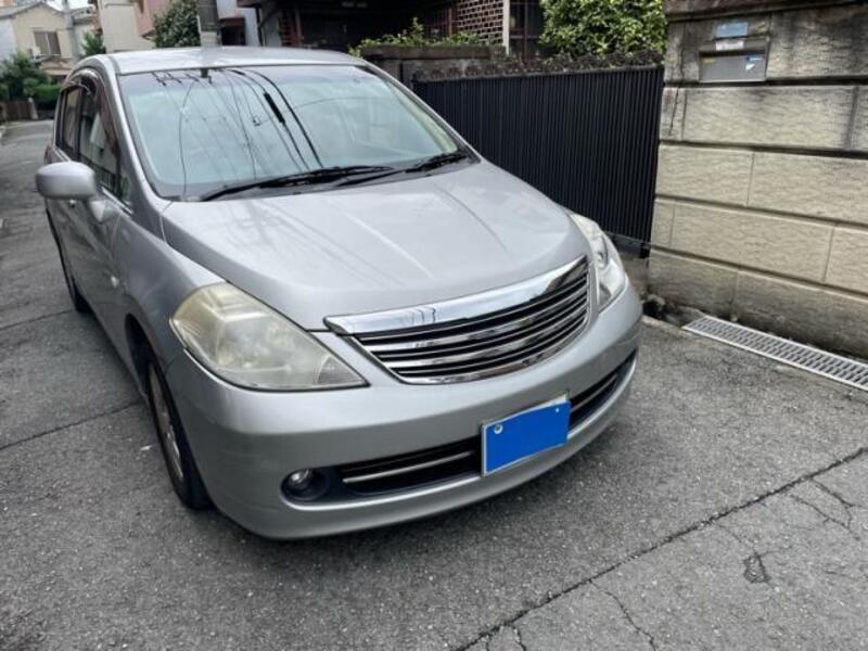 NISSAN TIIDA