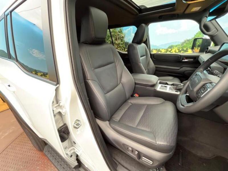 LAND CRUISER 250
