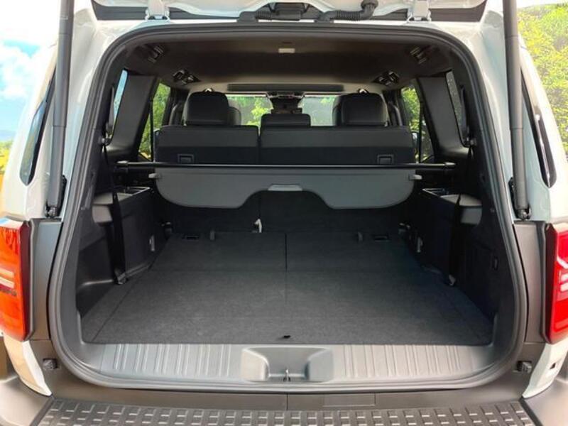LAND CRUISER 250