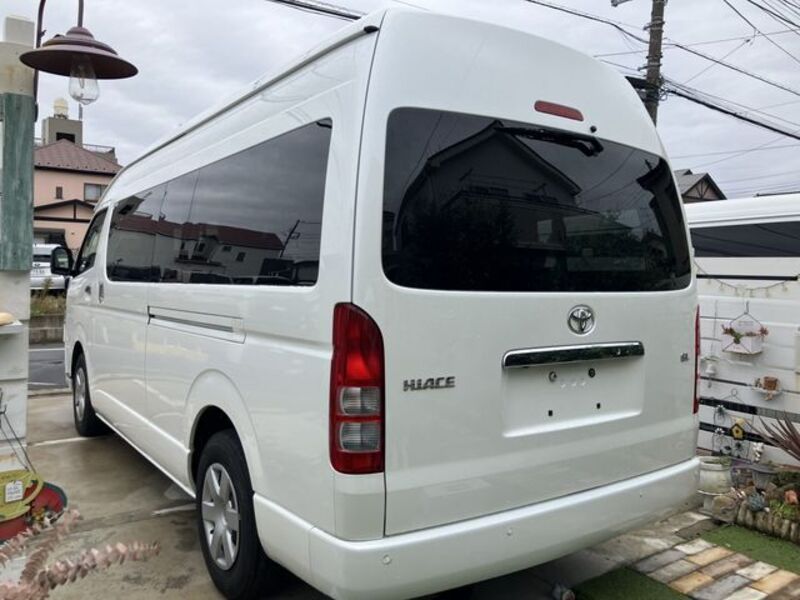 HIACE COMMUTER