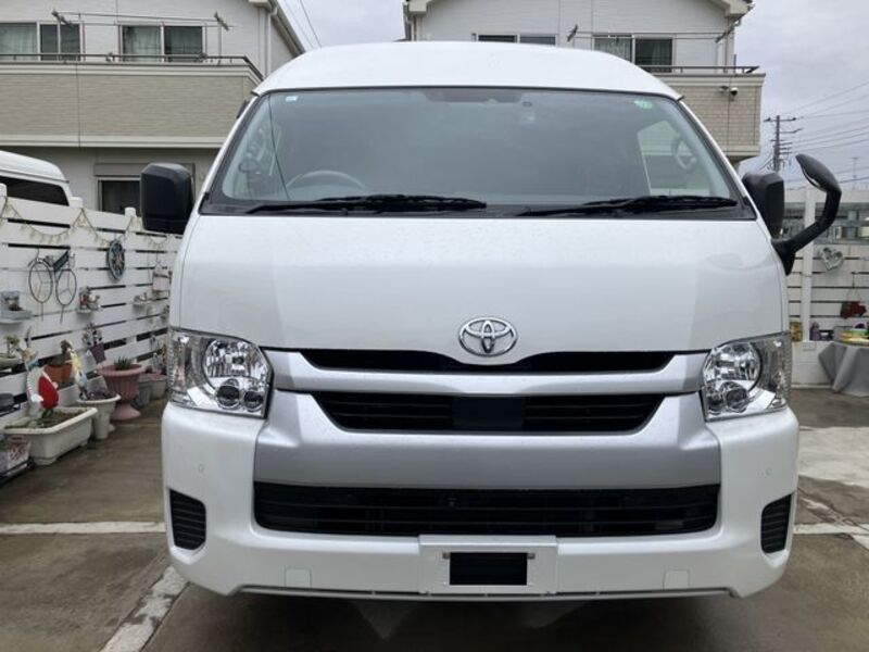 HIACE COMMUTER