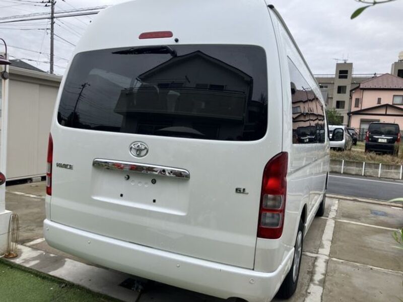 HIACE COMMUTER