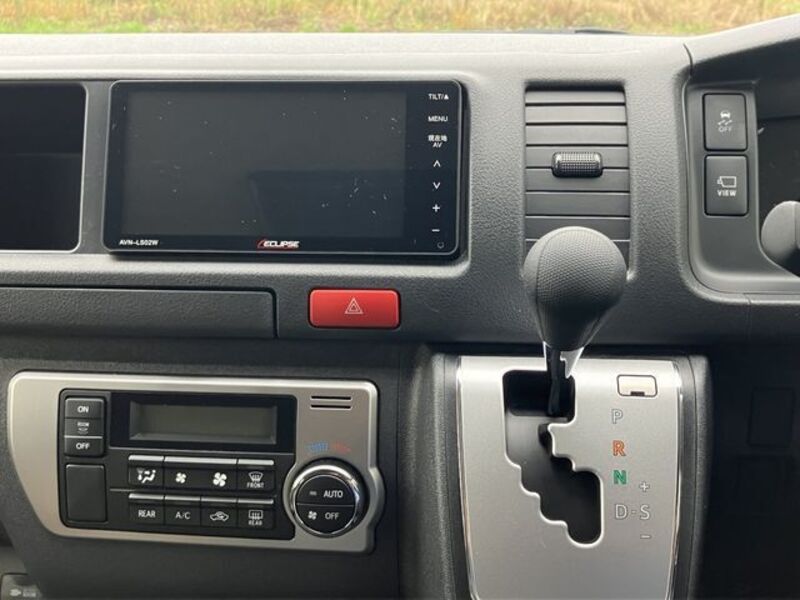 HIACE COMMUTER