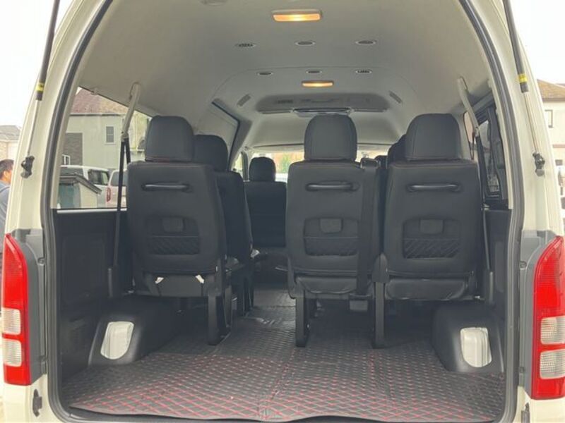 HIACE COMMUTER