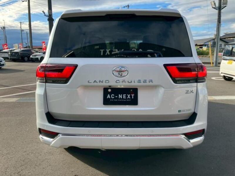 LAND CRUISER