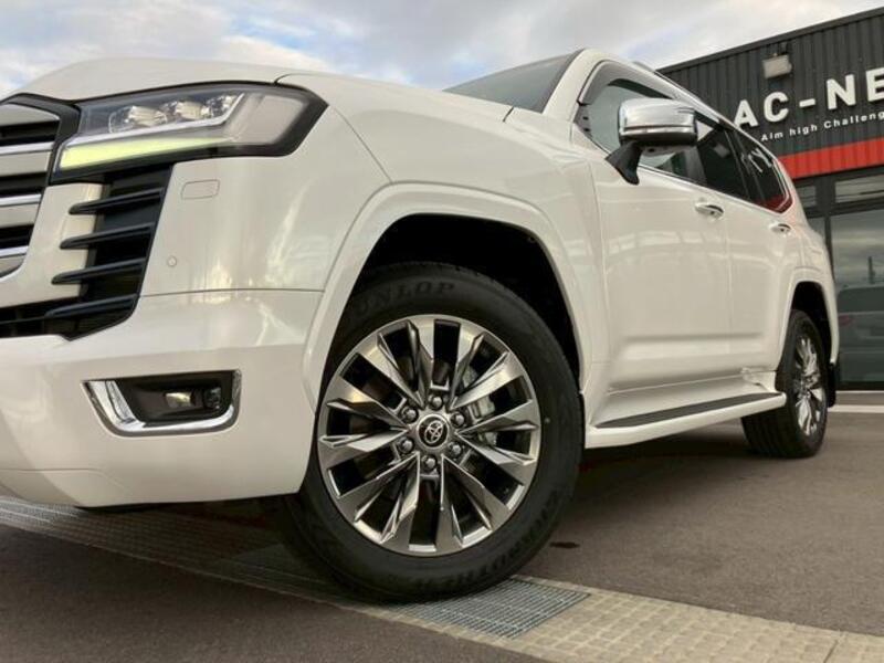 LAND CRUISER