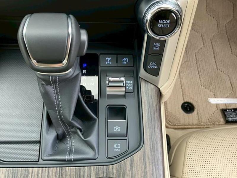 LAND CRUISER