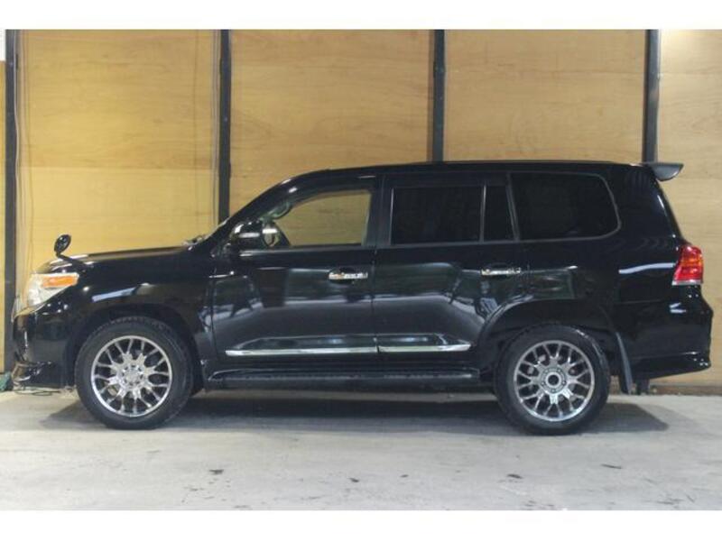 LAND CRUISER