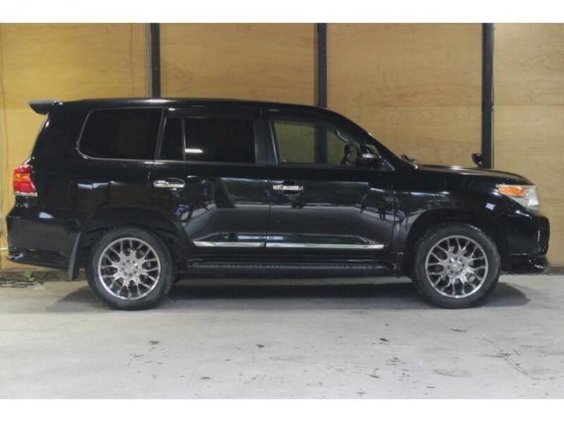 LAND CRUISER