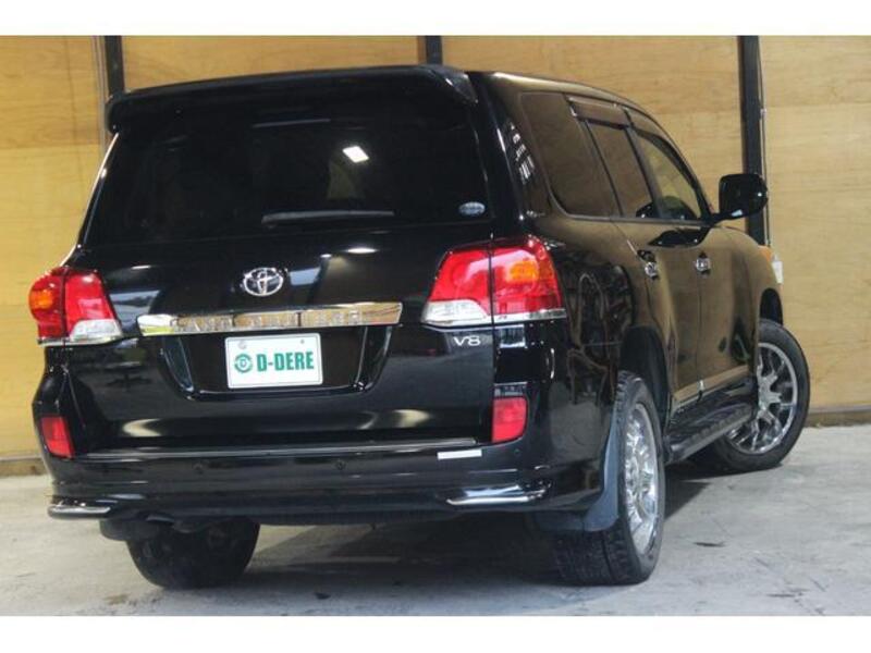 LAND CRUISER
