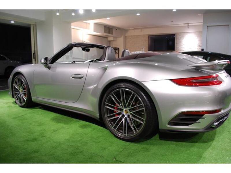 911