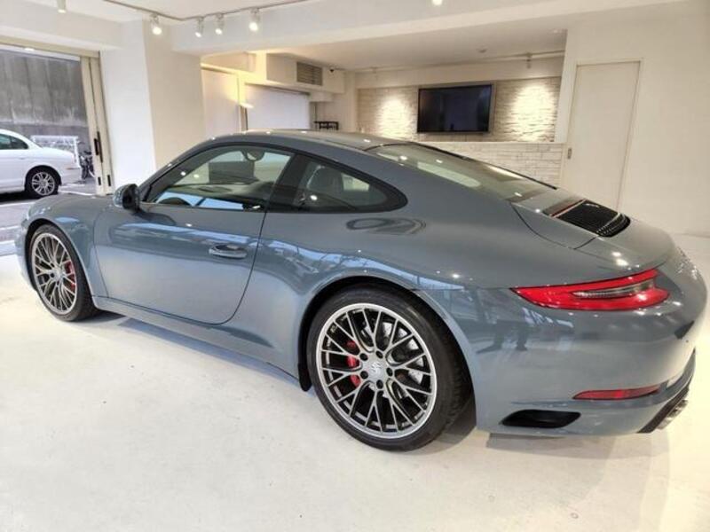 911