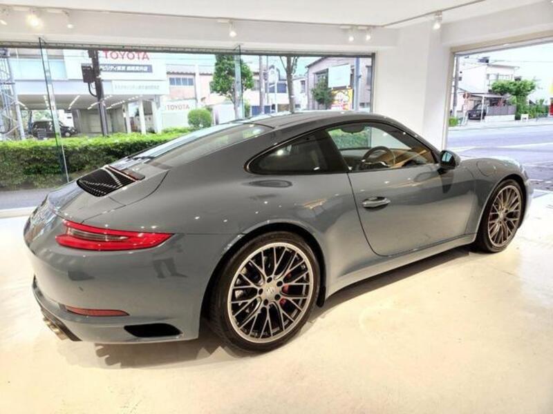 911