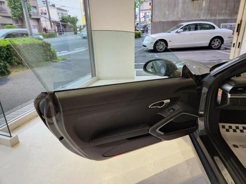 911